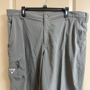 Columbia Men's Light Gray Cargo Pants